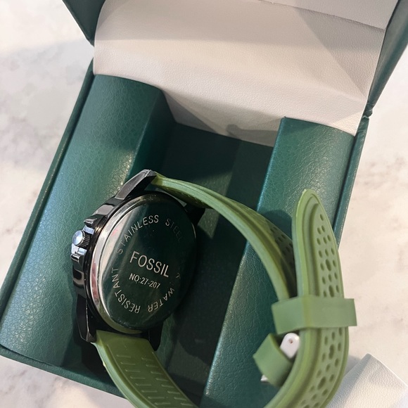 NIB Fossil watch - Picture 4 of 6